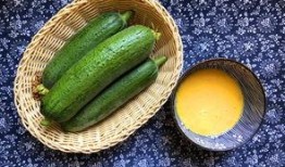 小萱吃夏瓜
