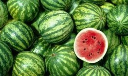 浙江男子吃瓜,瓜中竟藏有神秘物品！