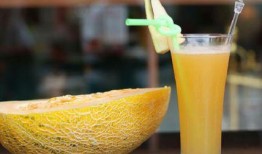 哈密瓜汁加蜂蜜可以吃吗,美味营养的夏日饮品搭配