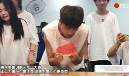 美术生比赛吃瓜,吃瓜成风，创意无限