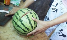 最简单吃瓜方法,夏日清凉