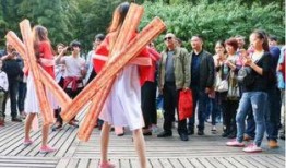 cosplay吃瓜事件,一场吃瓜引发的伦理争议