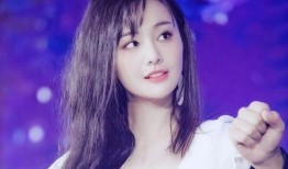 郑爽吃瓜的照片,揭秘明星私下生活点滴