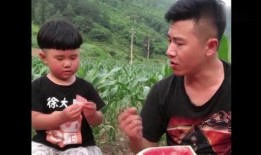 父女俩吃瓜,温馨时光定格美好瞬间