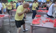 大爷吃瓜名场面,名场面再现，笑料百出！