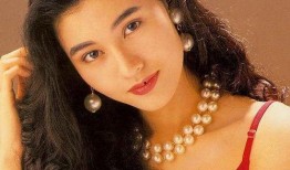 李嘉欣即使没钱吃瓜,即使没钱吃瓜，也要优雅生活