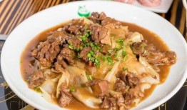 绕行在牛蹄 吃瓜,瓜田生趣