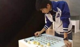 加班吃瓜玩手机,揭秘现代职场人的休闲生活