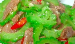 小萱吃夏瓜