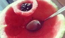 热天吃瓜好不,吃瓜解暑乐无边